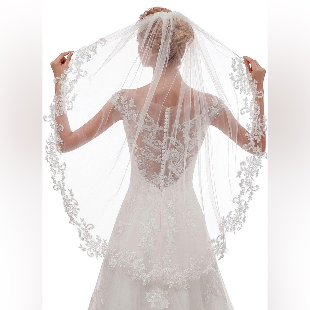 Womens Short Fingertip Length 1 Tier Lace Wedding Bridal Veil With Metal CombL68
